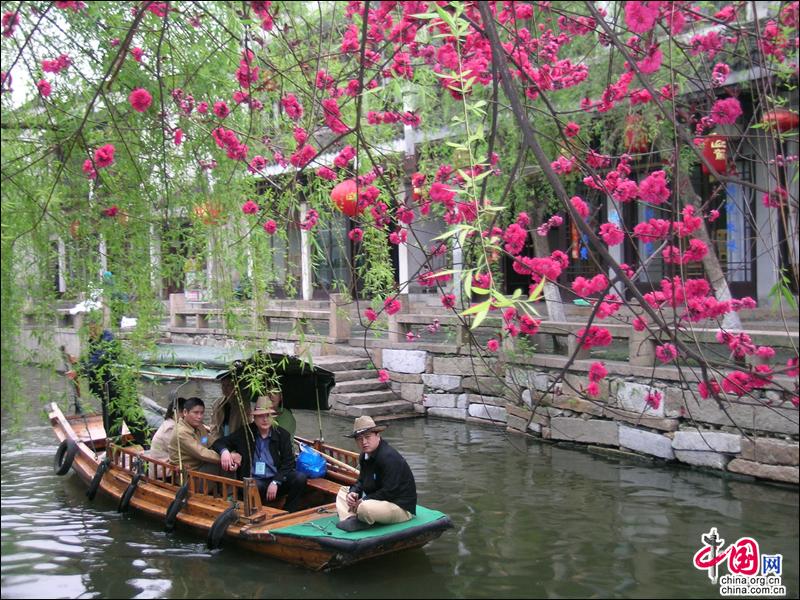 Весеннее свидание в живописном городке на воде Чжоучжуан