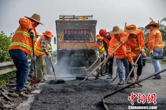 На Хайнане началась реконструкция покрытых дорог для обеспечения удобства транспорта в период Боаоского азиатского форума-2018