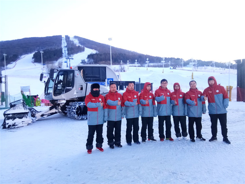 В Яньцине жители села создали лыжную команду