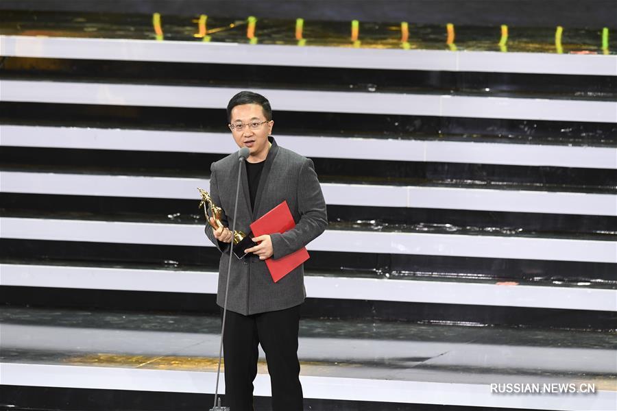  В городе Нинбо /провинция Чжэцзян, Восточный Китай/ сегодня состоялись 31-я церемония вручения премии "Летящие апсары" за телесериалы и 25-я церемония вручения премии "Свет звезд" за телевизионное искусство. 