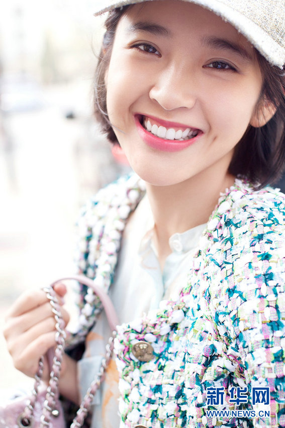 Весенняя фотосессия милой актрисы Тан Исинь