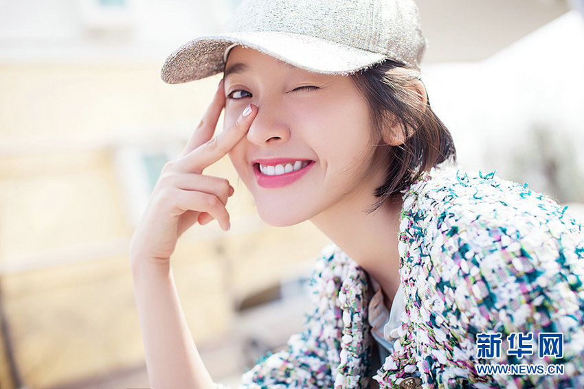 Весенняя фотосессия милой актрисы Тан Исинь