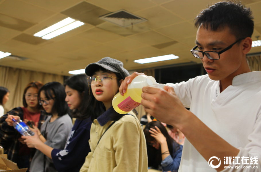 Факультативный курс по изготовлению косметики в Чжэцзянском политехническом университете