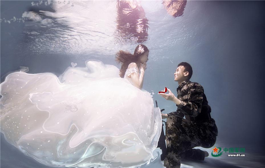 Креативные свадебные фотографии девушки с мужем военным