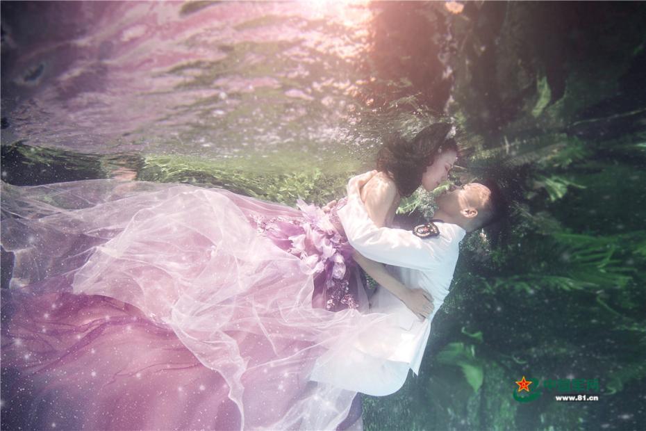 Креативные свадебные фотографии девушки с мужем военным