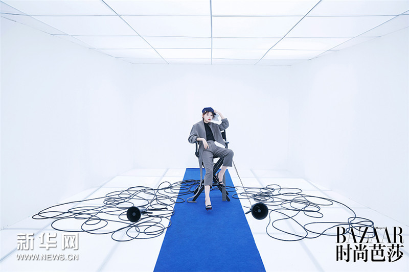 Красивая актриса Сунь И в модной фотосессии