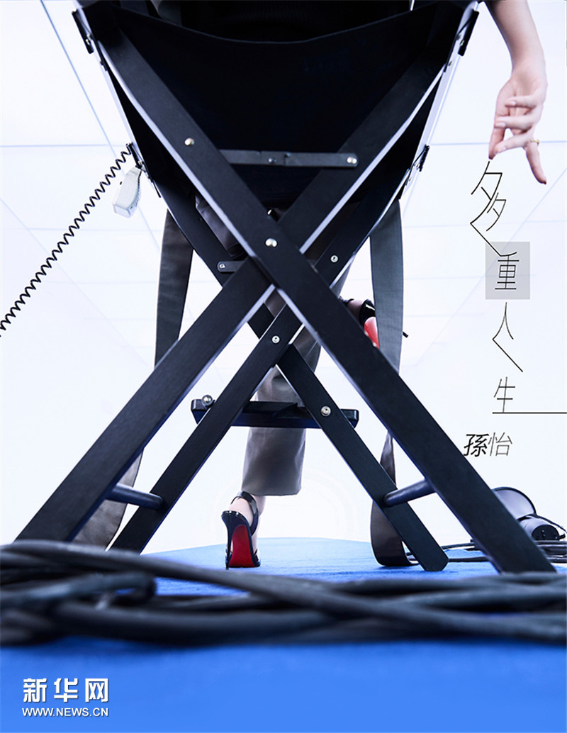 Красивая актриса Сунь И в модной фотосессии