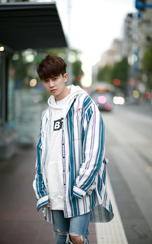 Уличные фото: очаровательный актер Жэнь Цзялунь в г. Мельбурн