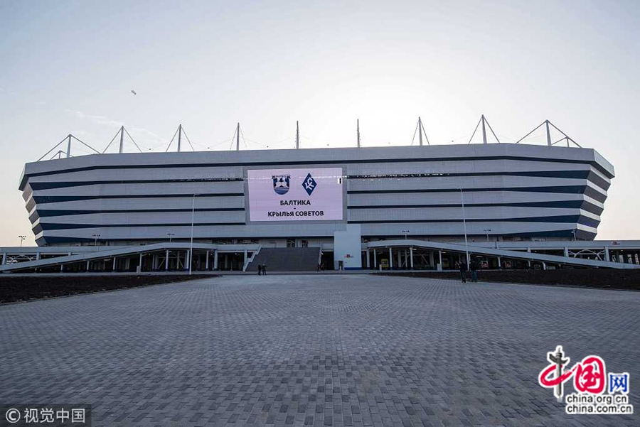 11 апреля, в России, перед началом Чемпионата мира по футболу 2018 в России давайте посмотрим стадион в г. Калининград, вмещающий 45000 болельщиков.