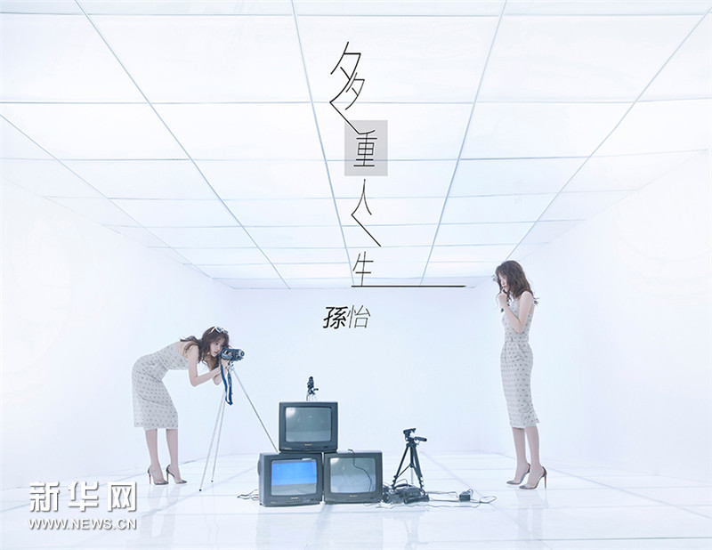 Красивая актриса Сунь И в модной фотосессии