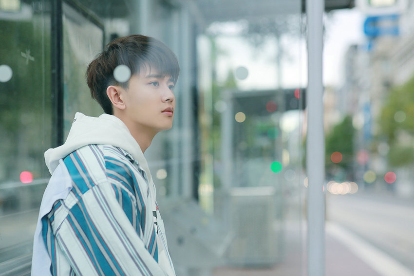 Уличные фото: очаровательный актер Жэнь Цзялунь в г. Мельбурн