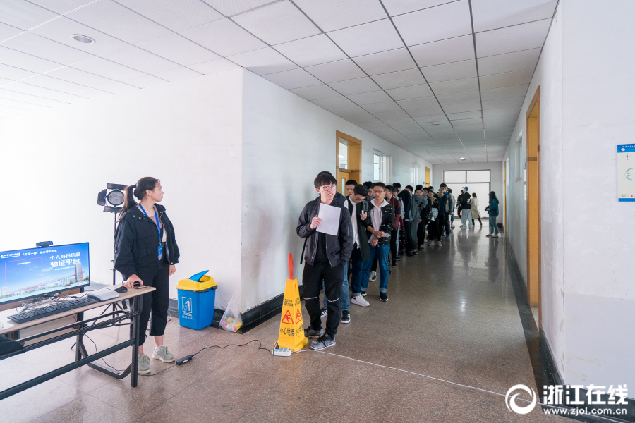 В Ханчжоуском электротехническом университете внедряют технологию распознавания лиц в процессе приемного экзамена