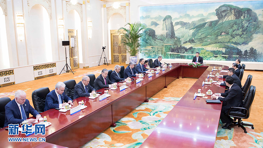 Си Цзиньпин встретился с главами зарубежных делегаций, прибывших в Китай для участия в заседании Совета глав МИД государств-членов ШОС