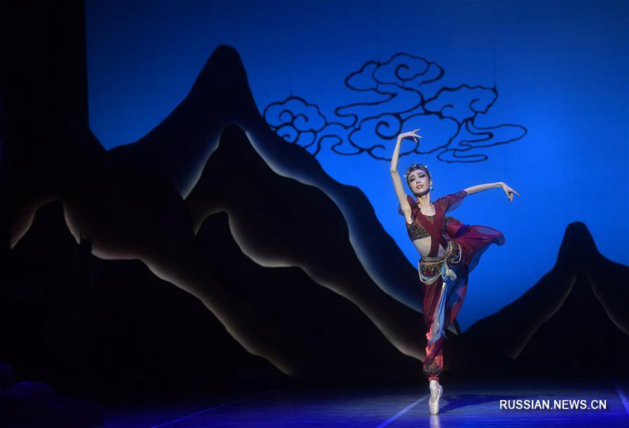 В Пекине прошла премьера балета-сказки "Девятицветный олень"