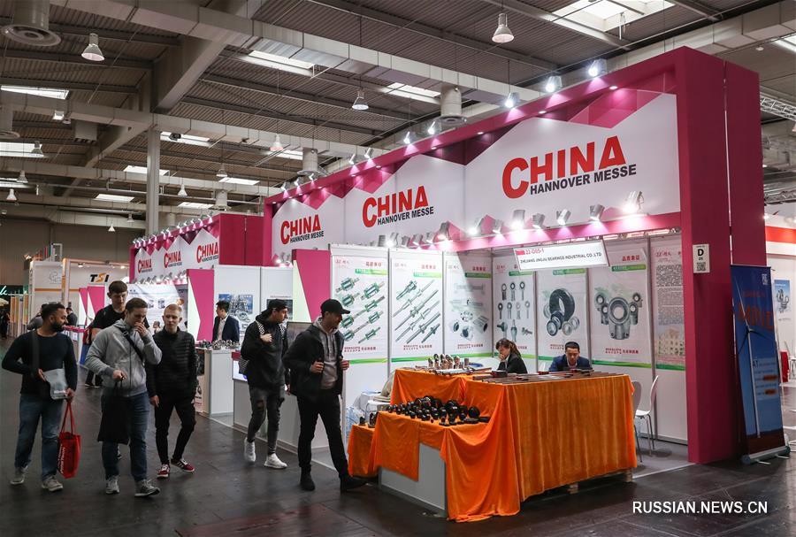Продукты китайского производства показаны на открывшейся в понедельник Ганноверской международной промышленной ярмарке, в которой принимают участие более 1000 китайских предприятий.