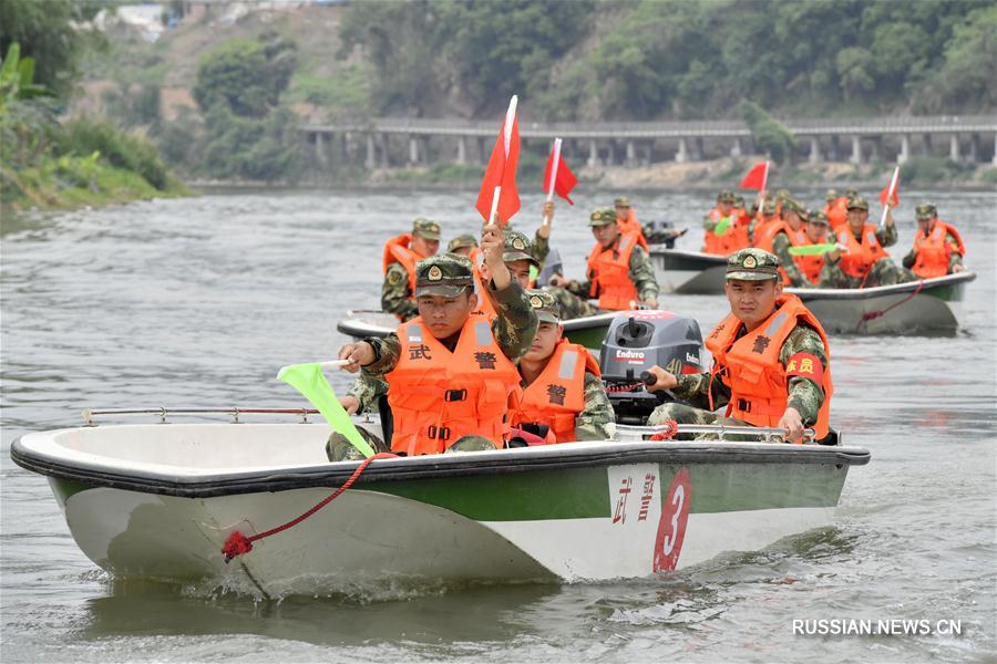 Лунъянский отряд фуцзяньской дивизии вооруженной полиции Китая сегодня провел учения по спасению на водах, которые прошли на реке Тинцзян в уезде Шанхан городского округа Лунъян провинции Фуцзянь /Юго-Восточный Китай/.