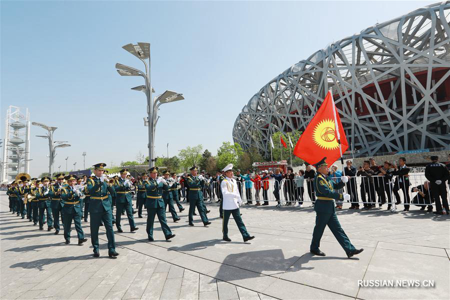 В рамках пятого Фестиваля военных оркестров ШОС в Пекине состоялось парадное шествие