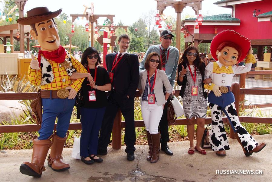 "История игрушек" - новая и седьмая по счету тематическая зона в шанхайском парке "Диснейленд" в четверг стала доступной для посетителей. Зона, посвященная героям анимационных фильмов одноименной трилогии, является первым проектом расширения с момента открытия парка в 2016 году.
