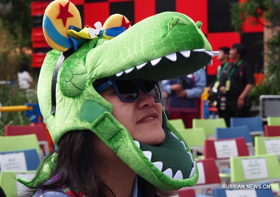 "История игрушек" - новая и седьмая по счету тематическая зона в шанхайском парке "Диснейленд" в четверг стала доступной для посетителей. Зона, посвященная героям анимационных фильмов одноименной трилогии, является первым проектом расширения с момента открытия парка в 2016 году.