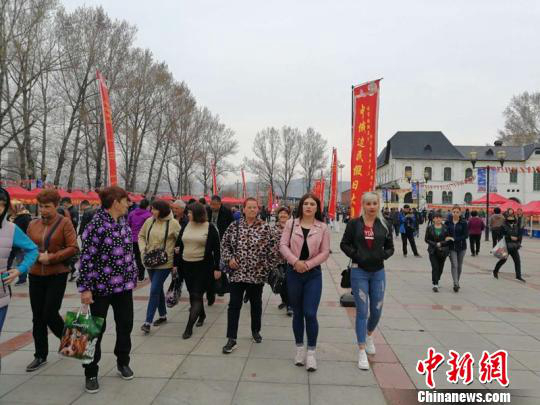 В Суйфэньхэ открылась ярмарка взаимной торговли жителей китайско-российского приграничья