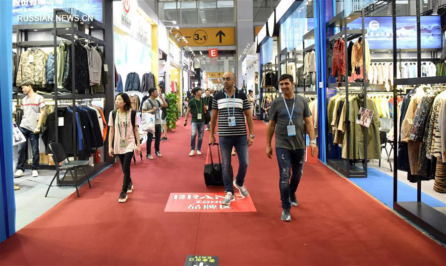 Продолжение роста числа участников Гуанчжоуской ярмарки сигнализирует о популярности производимых в Китае товаров