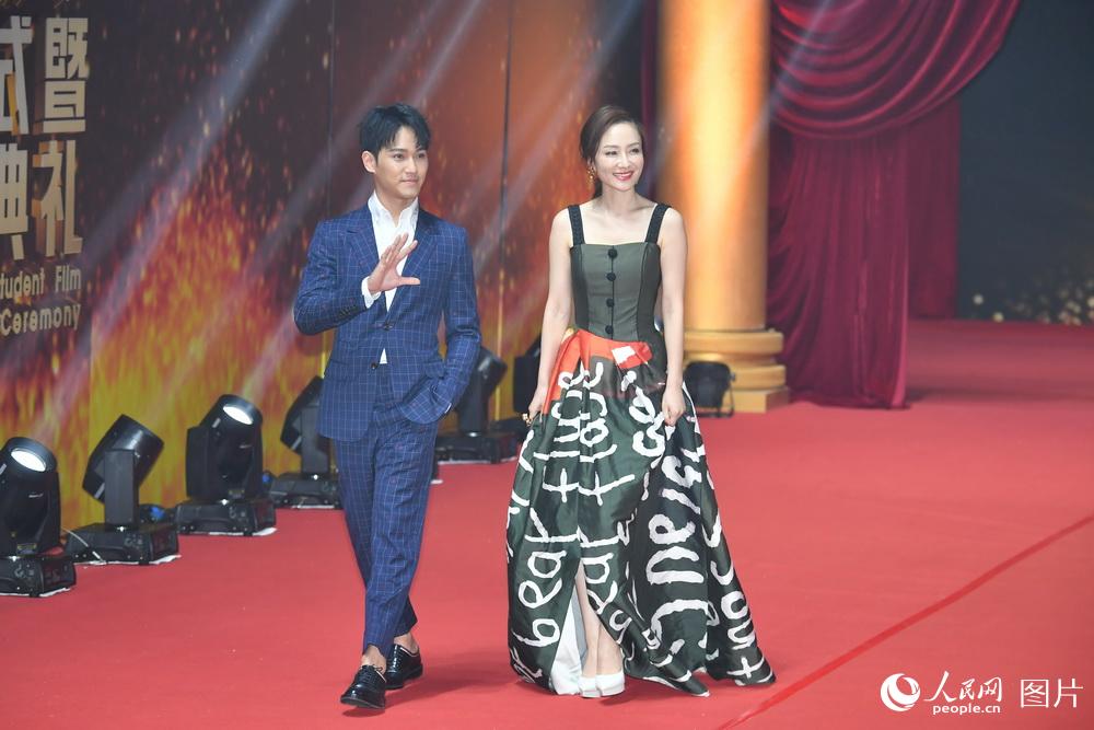 Звезды на церемонии закрытия 25-го пекинского студенческого кинофестиваля