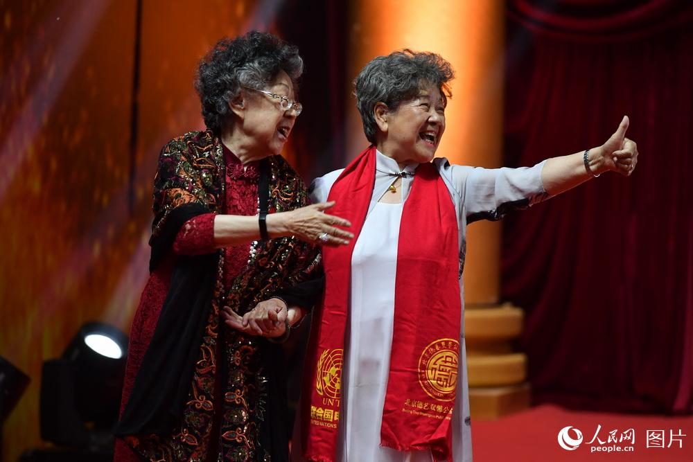 Звезды на церемонии закрытия 25-го пекинского студенческого кинофестиваля