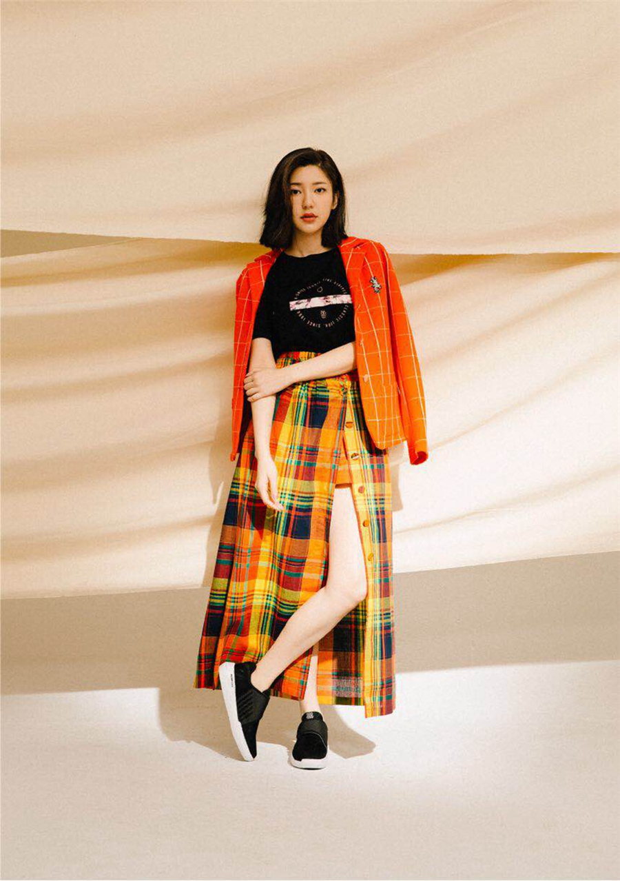 Очаровательная актриса Го Сюефу в стиле кэжуал