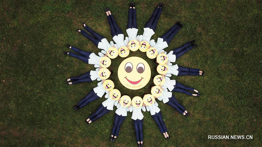 В Китае отмечают к Всемирный день улыбки