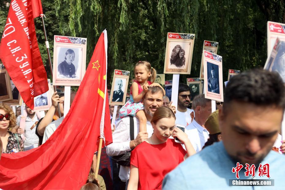 Торжественное шествие «Бессмертного полка» в честь 73-ей годовщины Победы в Великой Отечественной войне