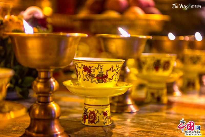 Вечернее посещение древнего храма Ваньняньсы в горах Эмэйшань