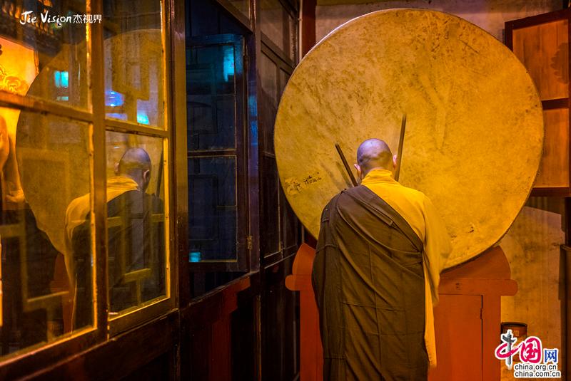 Вечернее посещение древнего храма Ваньняньсы в горах Эмэйшань