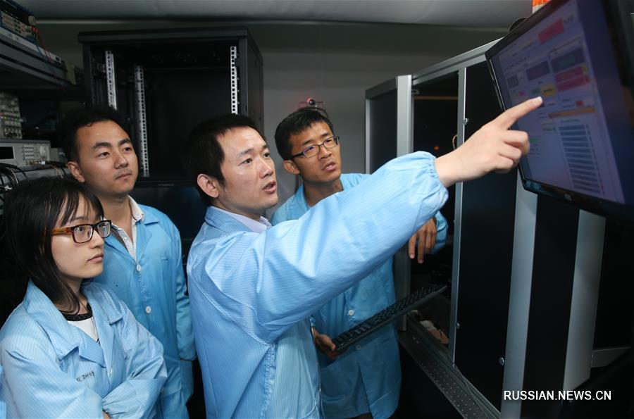 Китайские ученые представили на днях фотонный чип и провели успешную демонстрацию использования разработки для выполнения квантовых вычислений. Результаты исследовательской деятельности были обнародованы в издании Science Advances. 