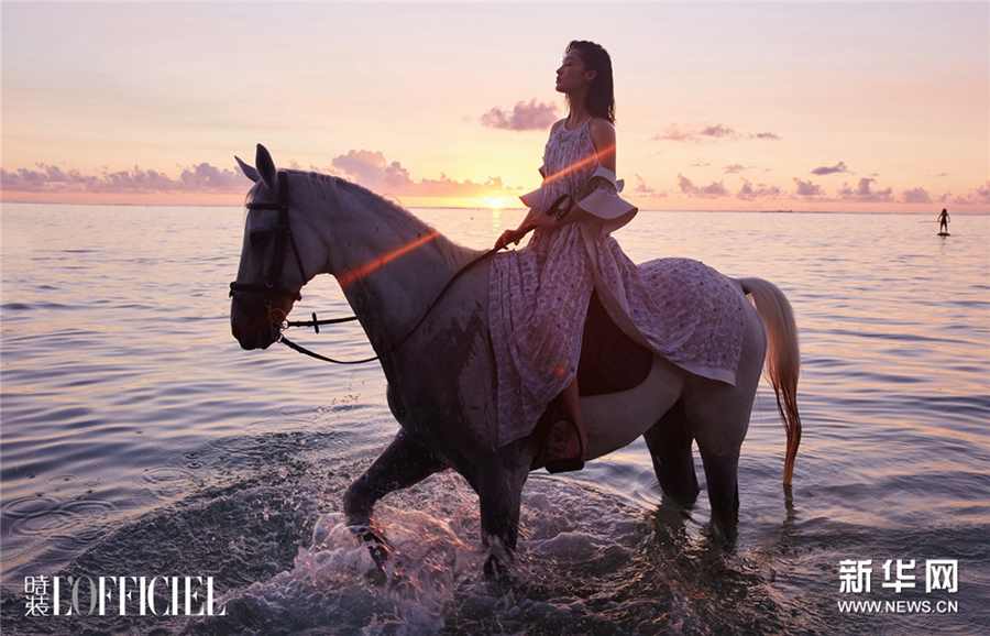 Популярная актриса Ли Цинь попала на обложку модного журнала L'OFFICIEL