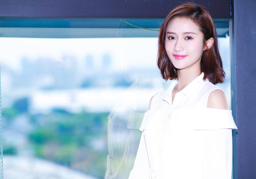 Красивая актриса Хань Юйно