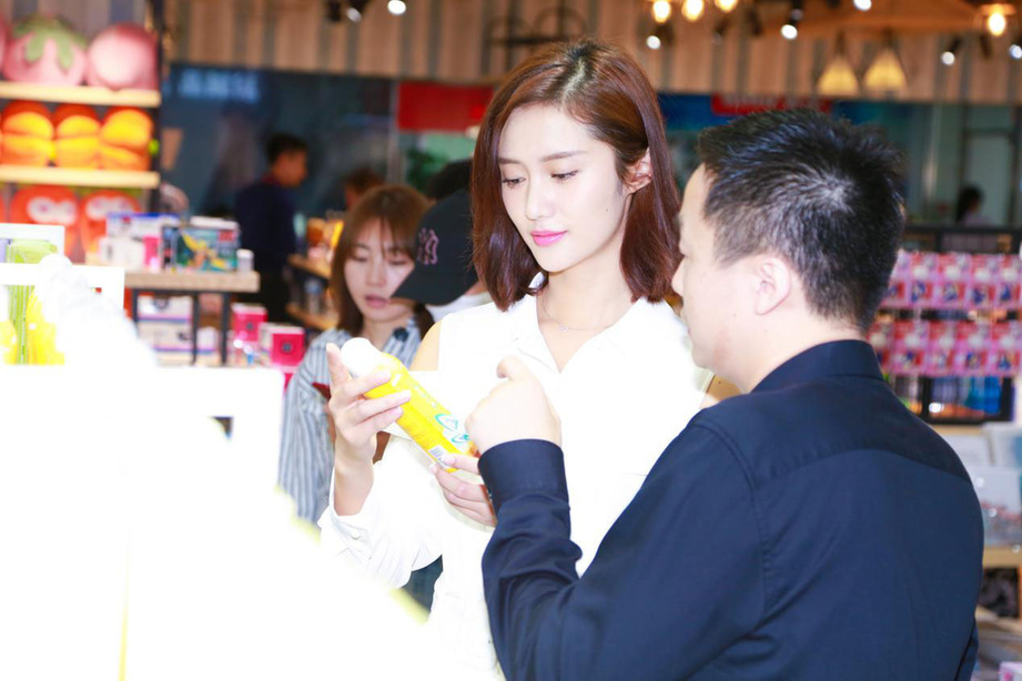 Красивая актриса Хань Юйно