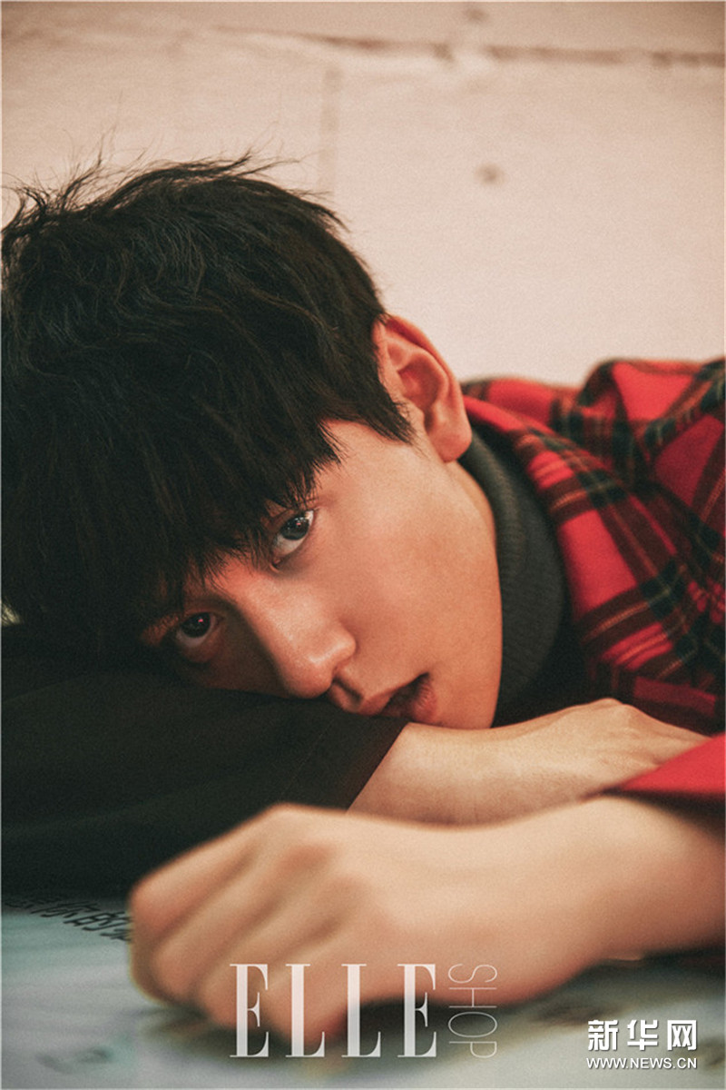 Актер Цинь Цзюньцзе в стиле ретро