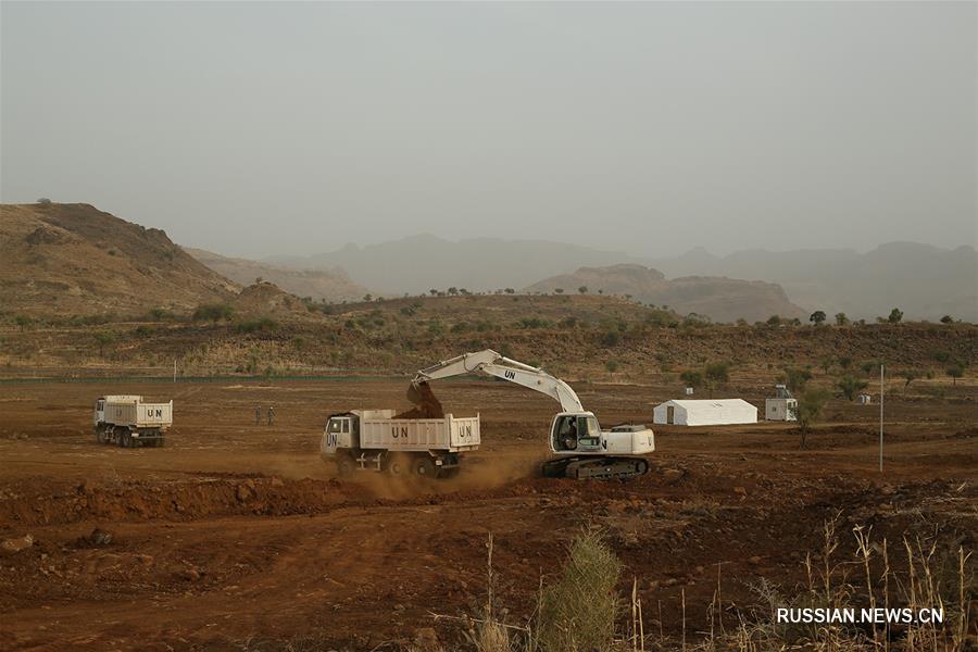 Как сообщили в инженерно-саперном подразделении 14-го отряда китайских миротворческих сил в регионе Дарфур Судана, военнослужащие подразделения полностью завершили продолжавшееся более 2 месяцев строительство горной военной базы по поручению Совместной миротворческой миссии Африканского союза и ООН в Дарфуре /ЮНАМИД/ и 19 мая вернулись в базовый лагерь. 