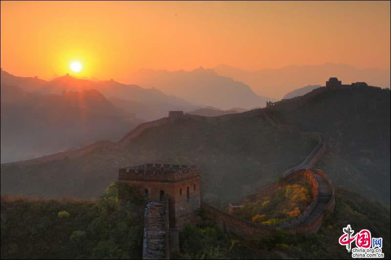 Удивительно красивые пейзажи на участке Великой китайской стены Цзиньшаньлин