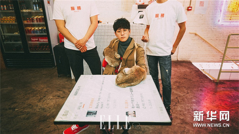 Актер Цинь Цзюньцзе в стиле ретро