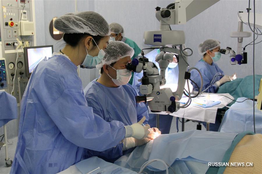 Китайские офтальмологи проводят "Акцию света" в Намибии