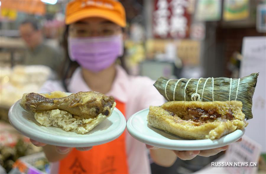 Жители Тайбэя предпочитают покупать праздничные цзунцзы на рынке "Наньмэнь"