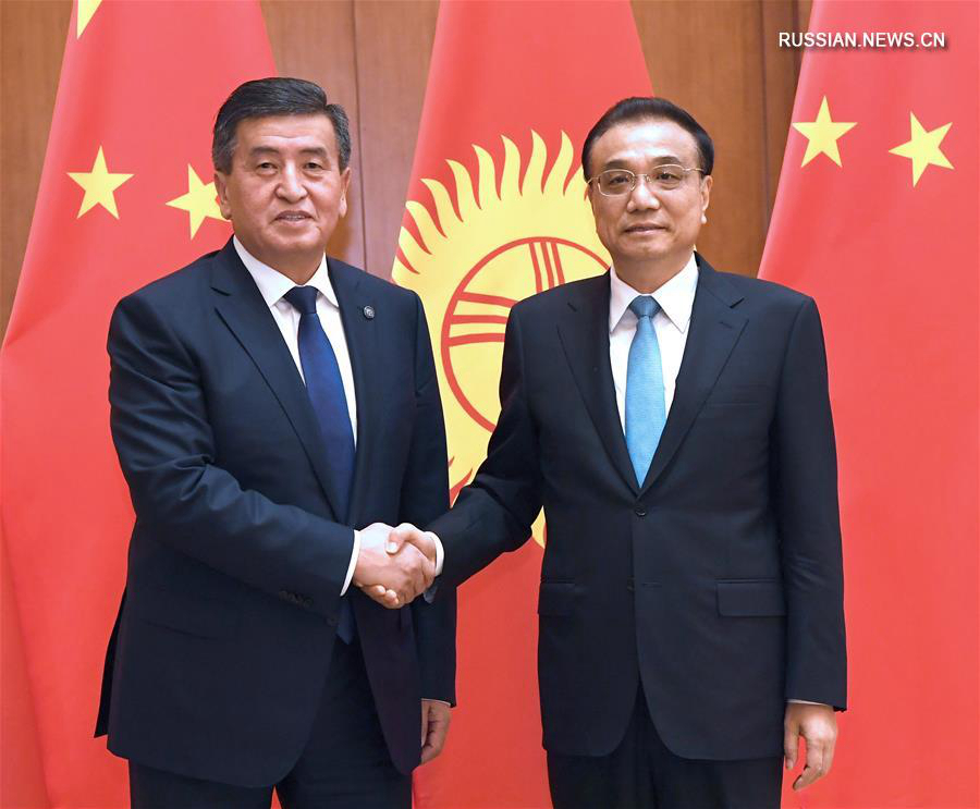 Ли Кэцян встретился с президентом Кыргызстана С.Жээнбековым