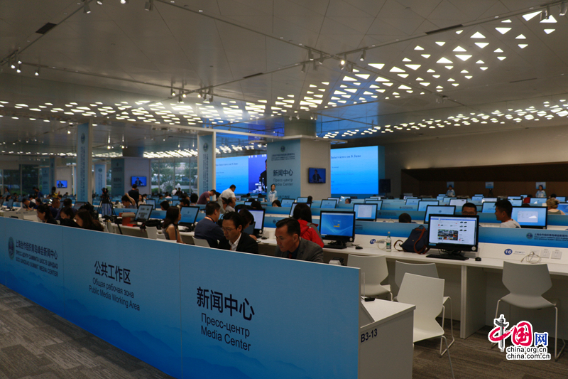 Более 2000 китайских и зарубежных корреспондентов принимают участие в освещении саммита ШОС в Циндао