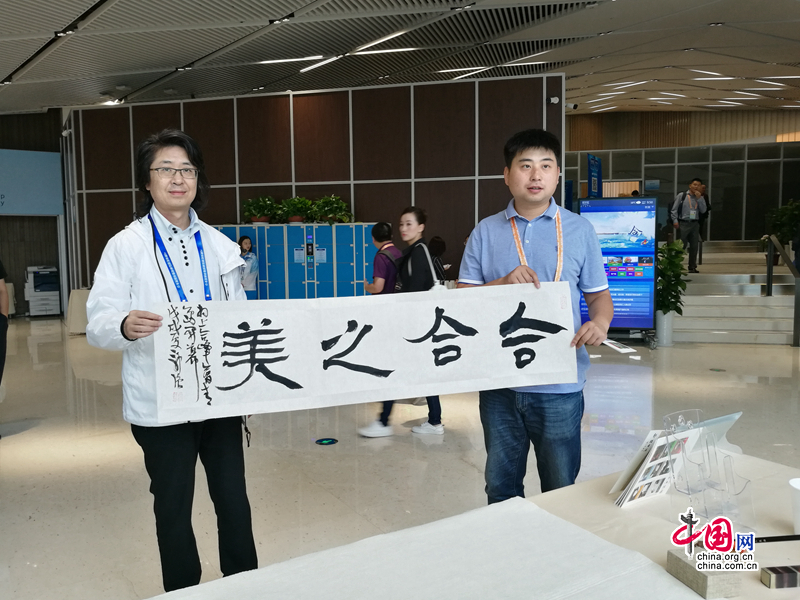 В пресс-центре саммита ШОС в Циндао проходят богатые по форме культурные мероприятия