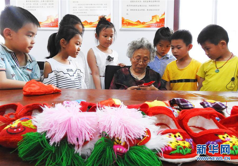 Традиционными обычаями встречают праздник Дуаньу