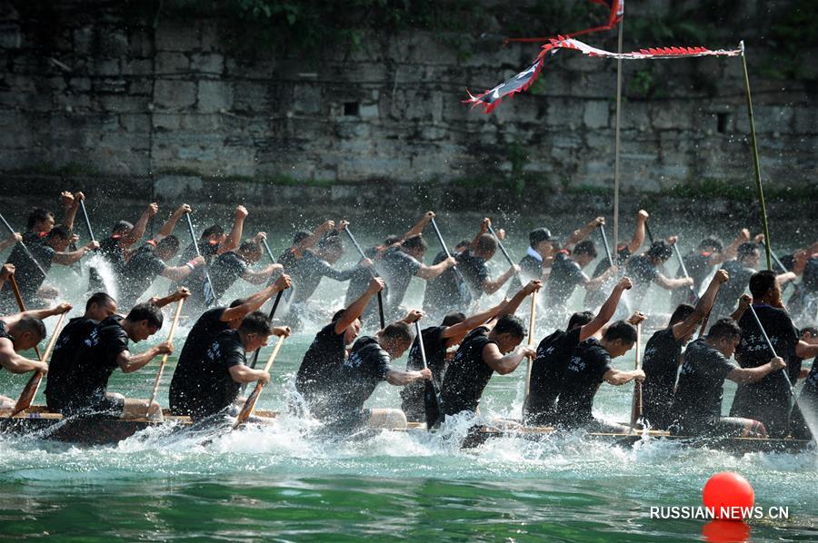 18 июня в Китае отмечается традиционный праздник Дуаньу. По всей стране проходят разнообразные фольклорные акции и мероприятия. 