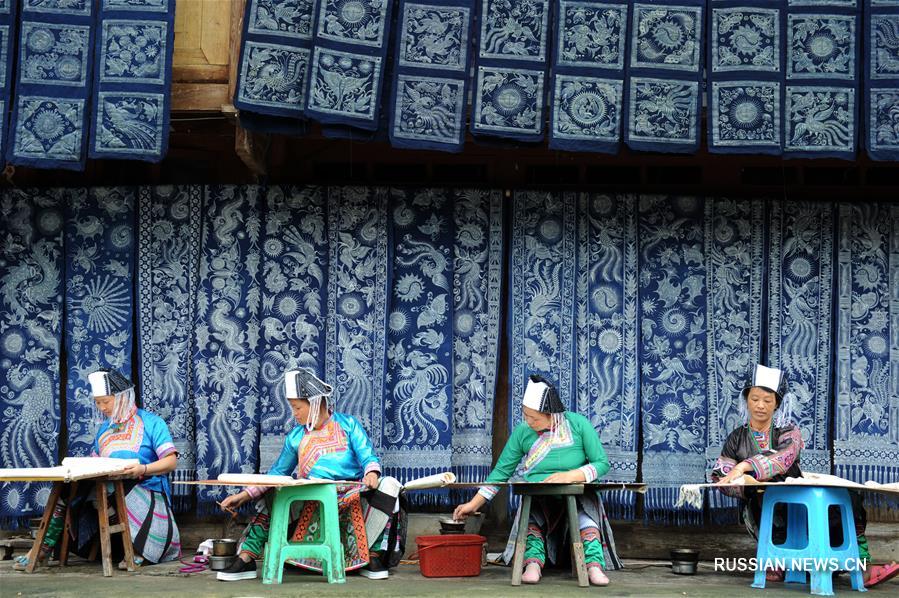 Традиционная восковая набивка народности мяо 