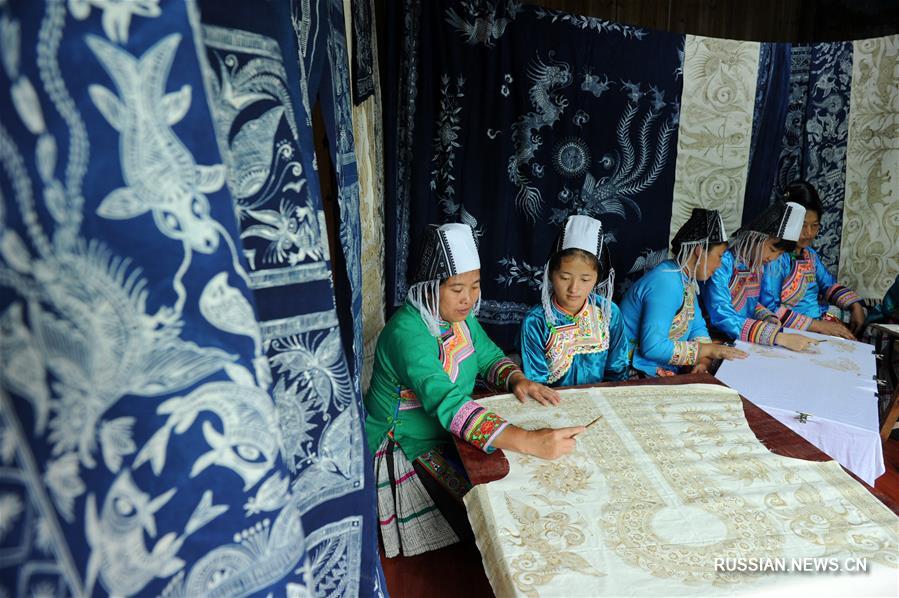 Традиционная восковая набивка народности мяо 