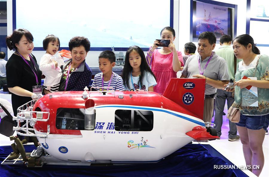 В Чунцине, городе центрального подчинения на юго-западе Китая, проходит 9-я международная ярмарка техники военно-гражданского назначения, которая открылась 21 июня под темой "Военно-гражданская интеграция и инновационное развитие".